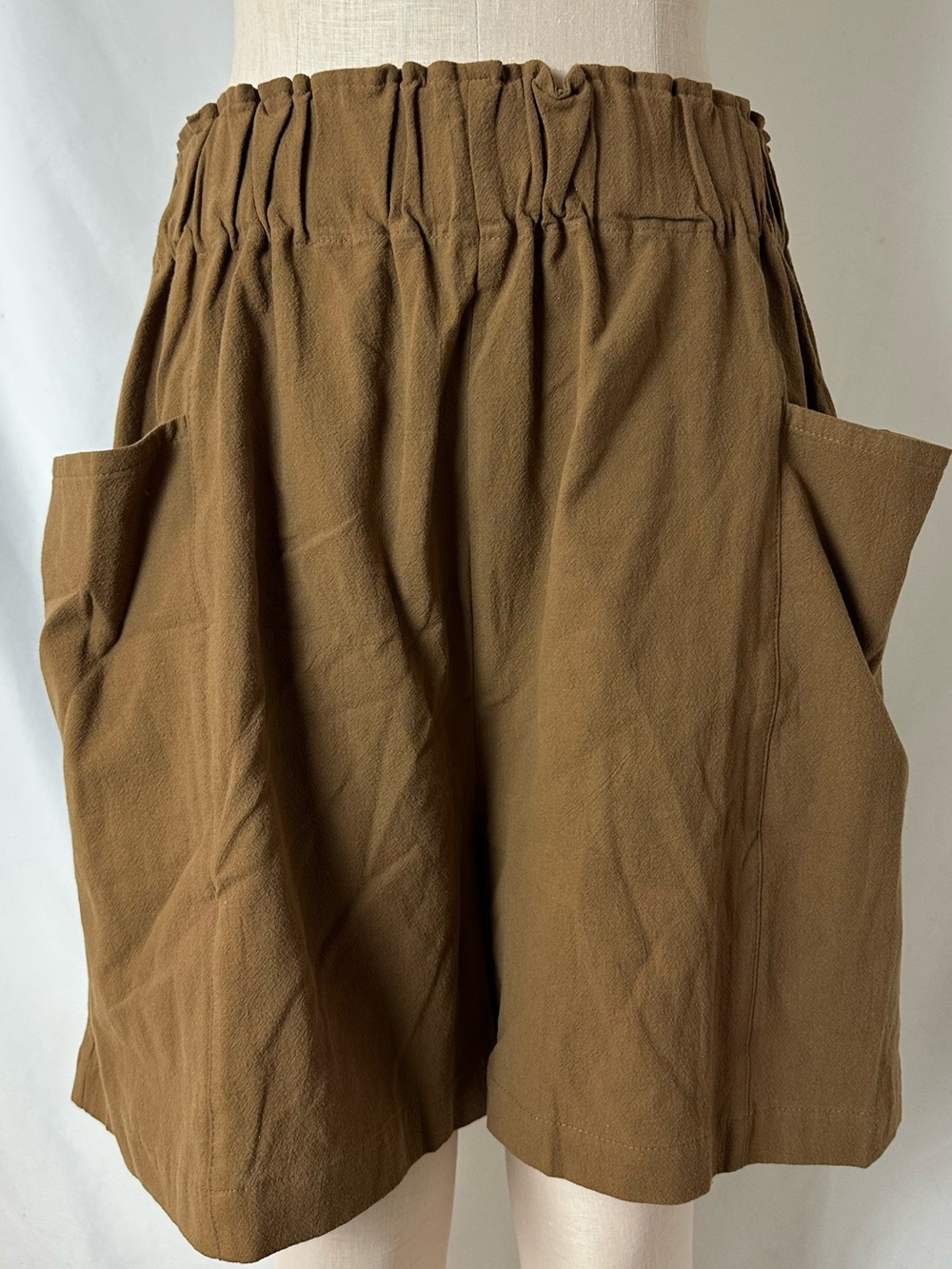 OZMA Brown Elastic-Waist Linen Shorts